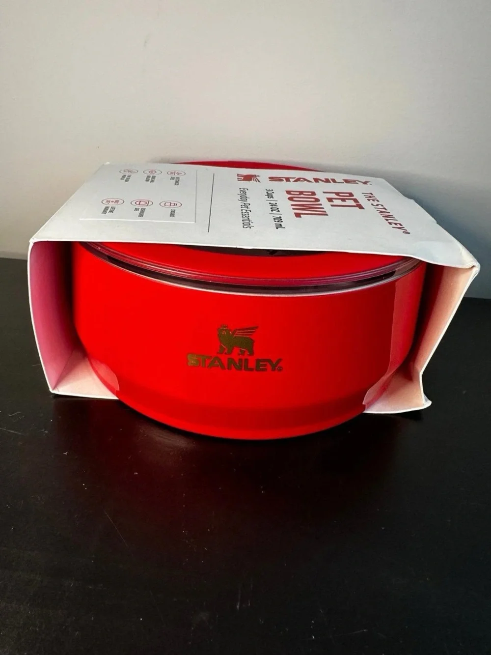 Stanley Everyday Pet Bowl in Candy Cane